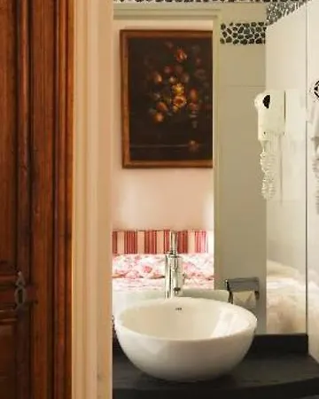 Hotel Exelmans 2*